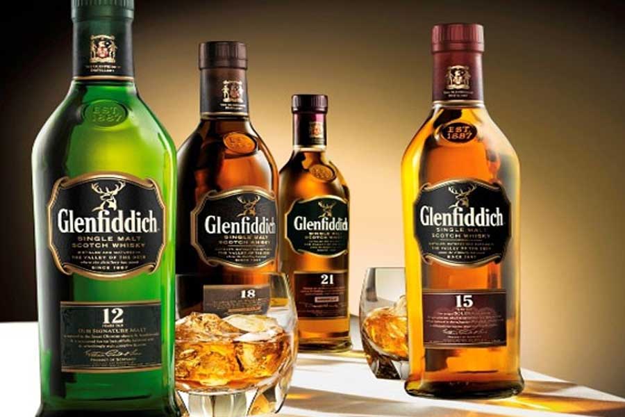 Rượu Glenfiddich là một loại rượu whisky mạch nha đơn cất với hương vị đặc trưng mang đậm dấu ấn của vùng Scotland. 